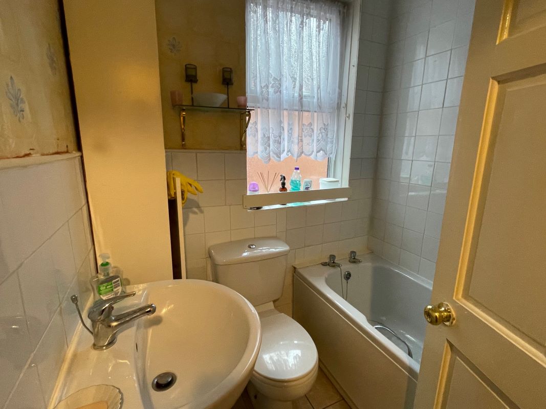 90 Leslie Road, Nottingham, NG7 6PR
