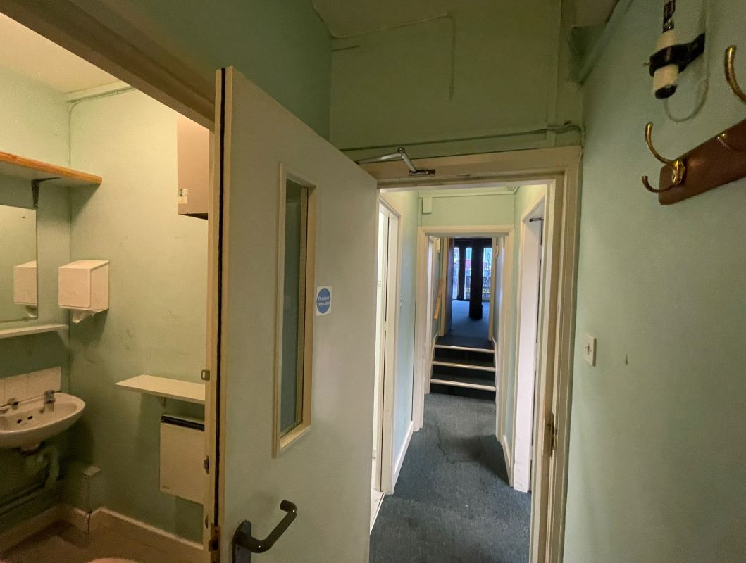 Ground Floor of Ye Olde White Hart, Market Place, Newark, NG24 1EG