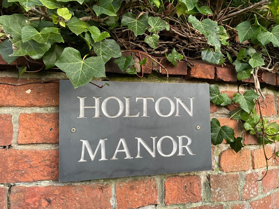 Holton Manor, Lincoln Road, Holton-cum-Beckering, Market Rasen, LN8 5NG