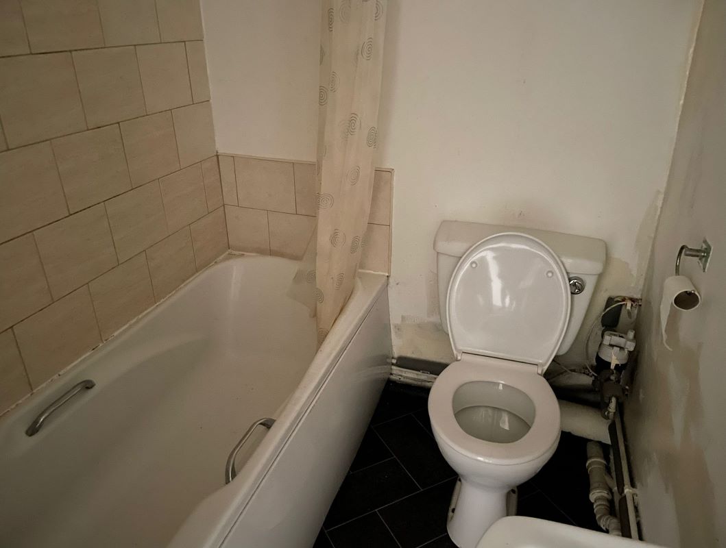 1 Station Terrace, Hucknall, Nottingham, NG15 7TQ