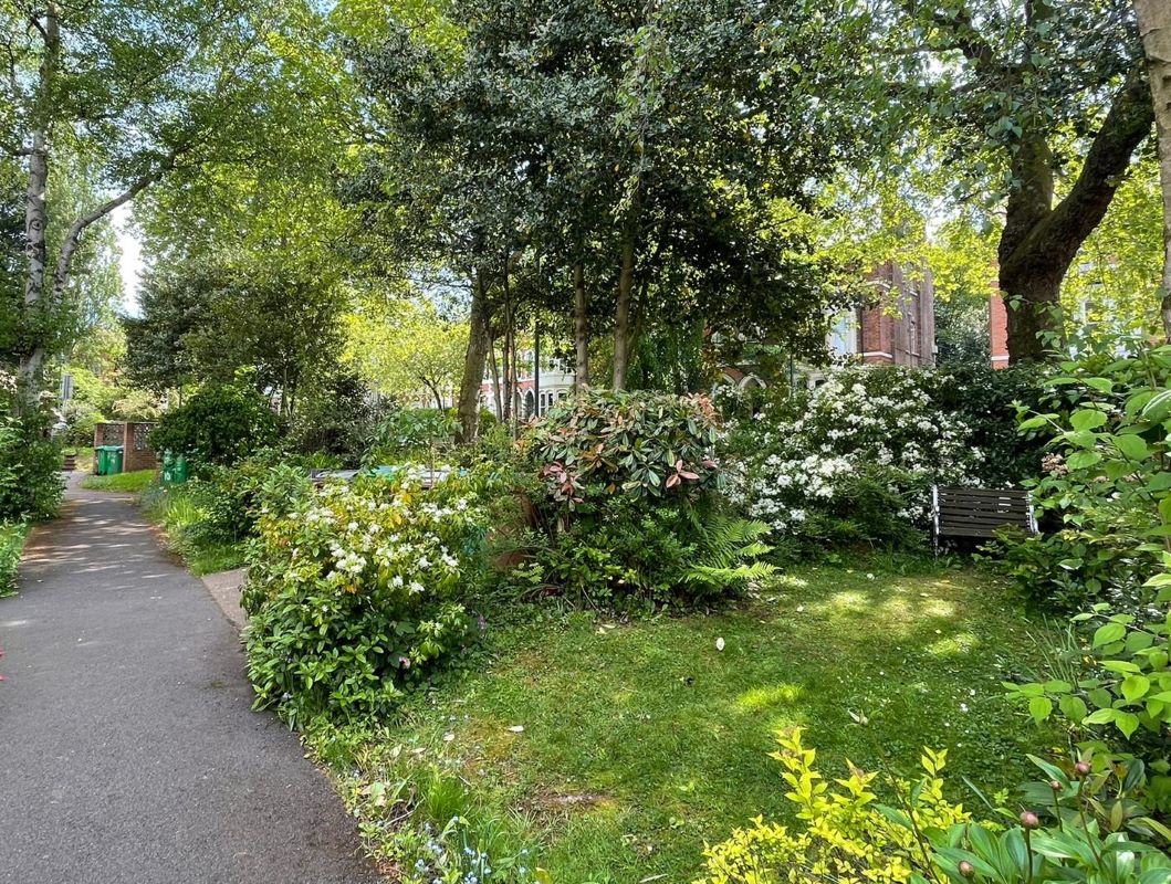 Flat 18 Ravensdene Court, Lucknow Road, Nottingham, NG3 5EE