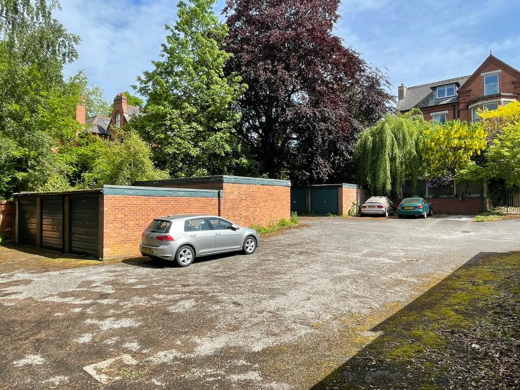 Flat 18 Ravensdene Court, Lucknow Road, Nottingham, NG3 5EE