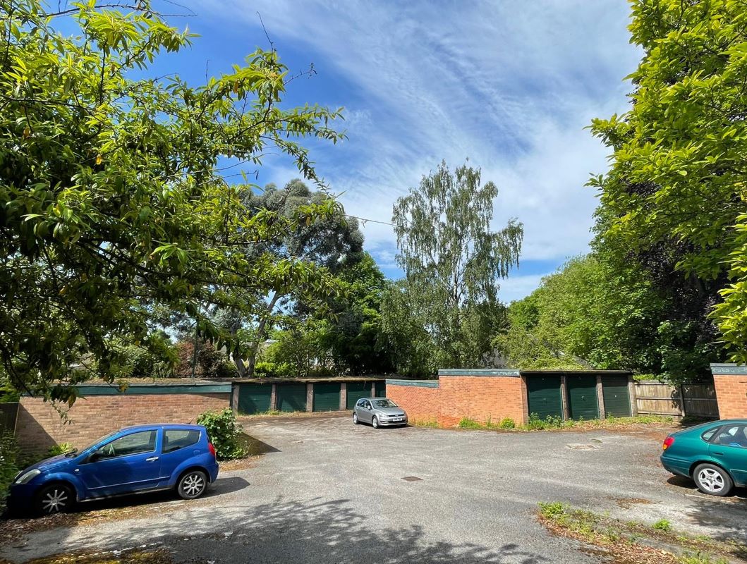 Flat 18 Ravensdene Court, Lucknow Road, Nottingham, NG3 5EE