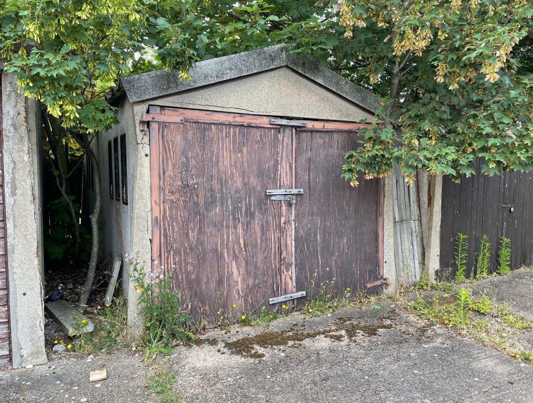 Garage, Harewood Avenue, Newark, Nottinghamshire, NG24 4AN