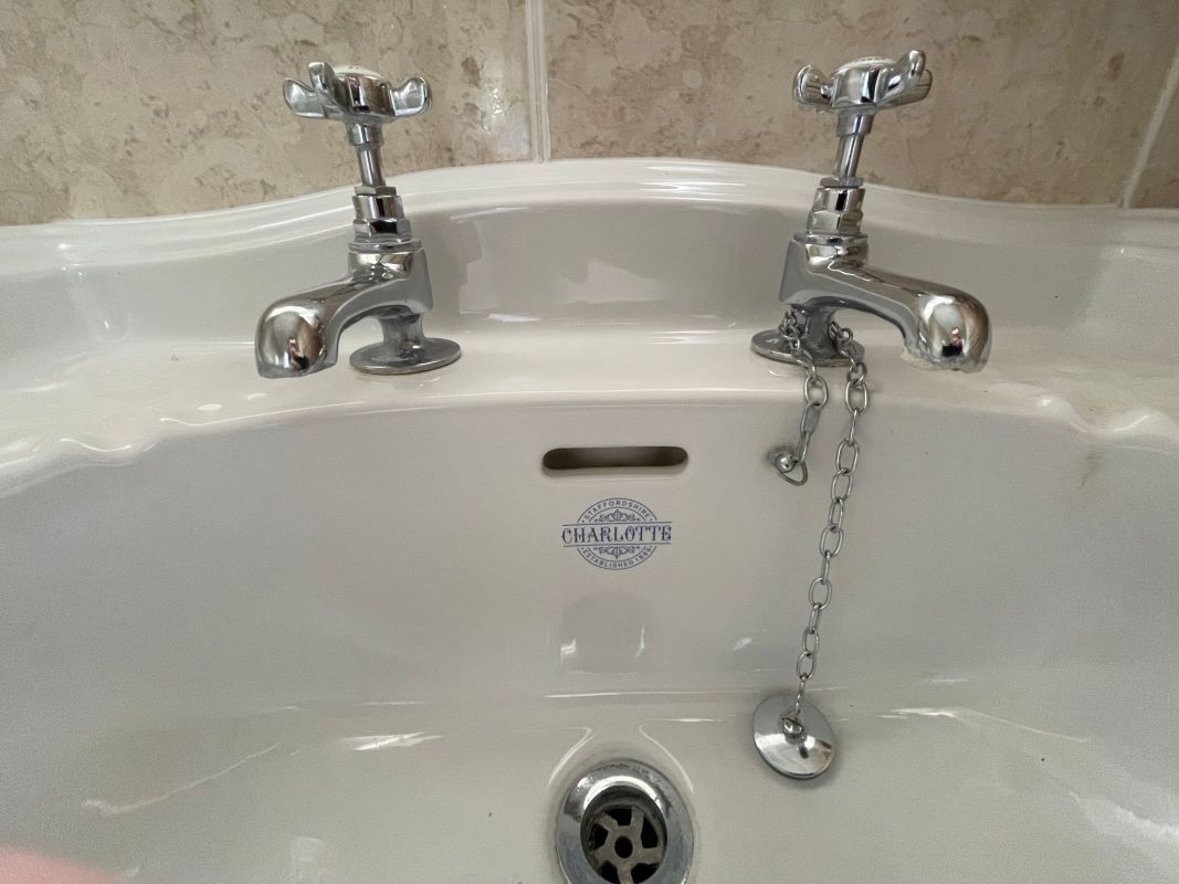 Lakeside Cottage off Owday Lane, Wallingwells, Nottinghamshire, S81 8DA