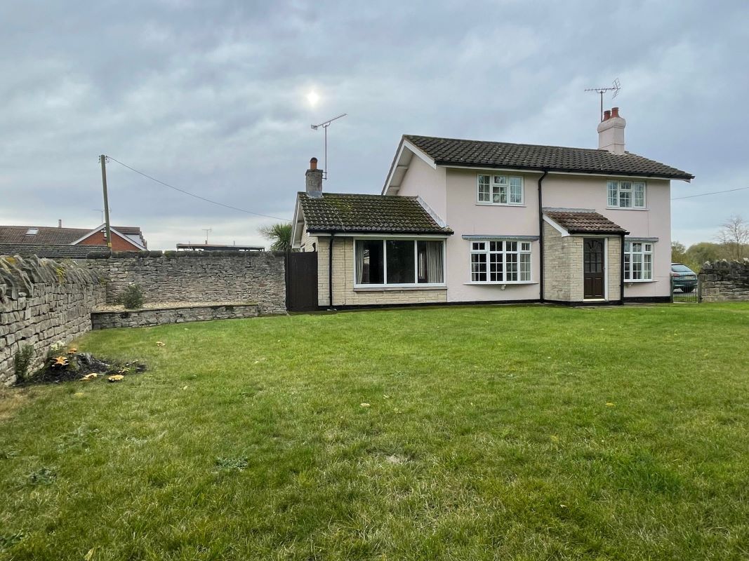 Lakeside Cottage off Owday Lane, Wallingwells, Nottinghamshire, S81 8DA