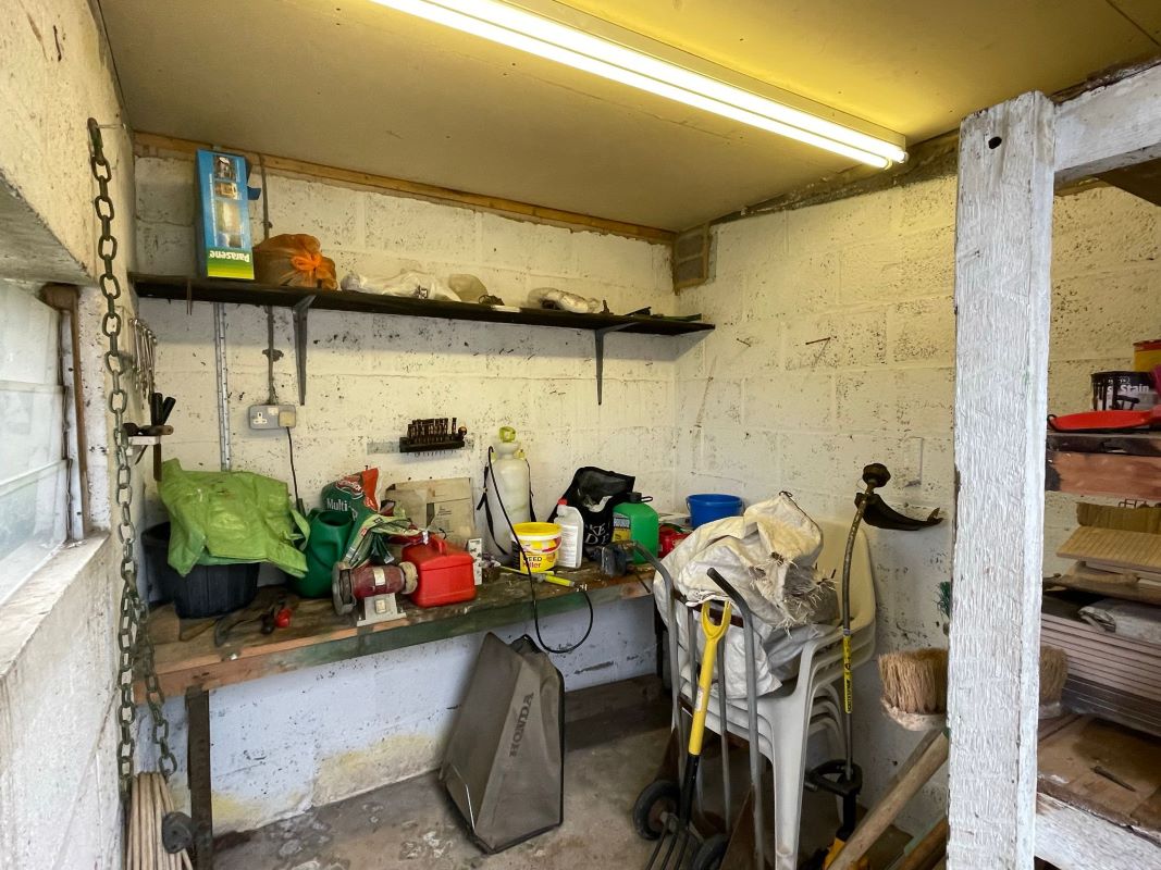 Lakeside Cottage off Owday Lane, Wallingwells, Nottinghamshire, S81 8DA