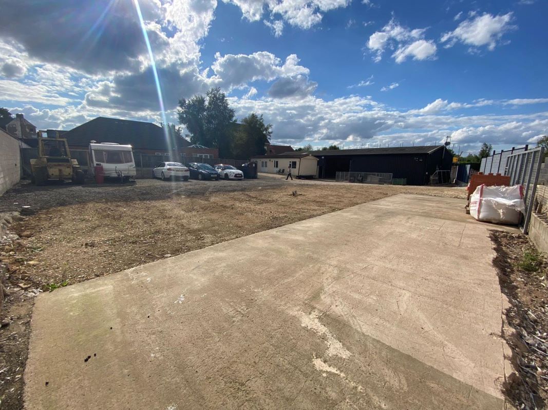 Hilltop Farm, Old Road, Sutton-in-Ashfield, NG17 3DY