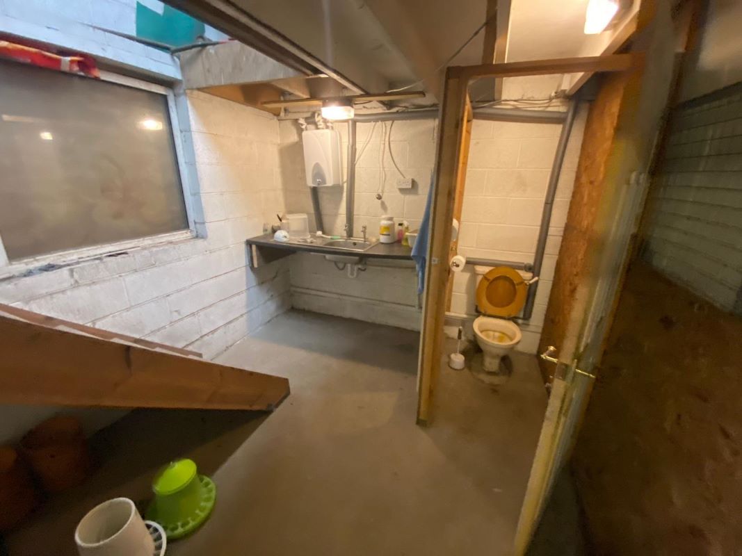 Hilltop Farm, Old Road, Sutton-in-Ashfield, NG17 3DY