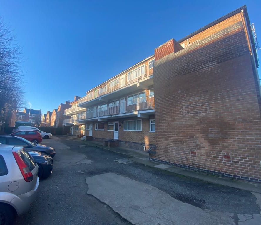 16 Berkeley Court, Nottingham, NG5 2AU
