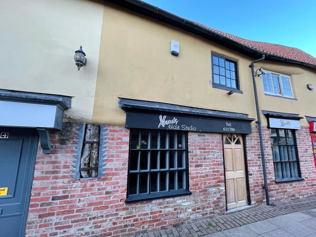 3 White Hart Yard, Newark, Nottinghamshire, NG24 1DX