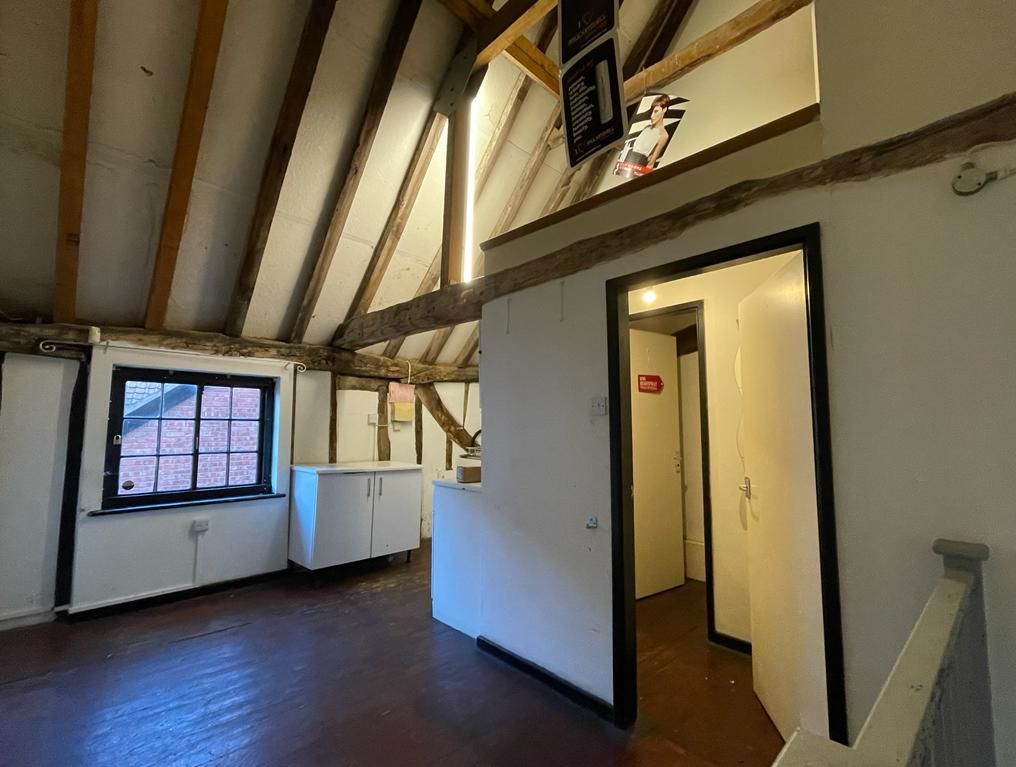 3 White Hart Yard, Newark, Nottinghamshire, NG24 1DX