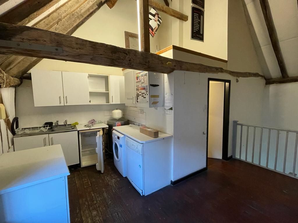3 White Hart Yard, Newark, Nottinghamshire, NG24 1DX
