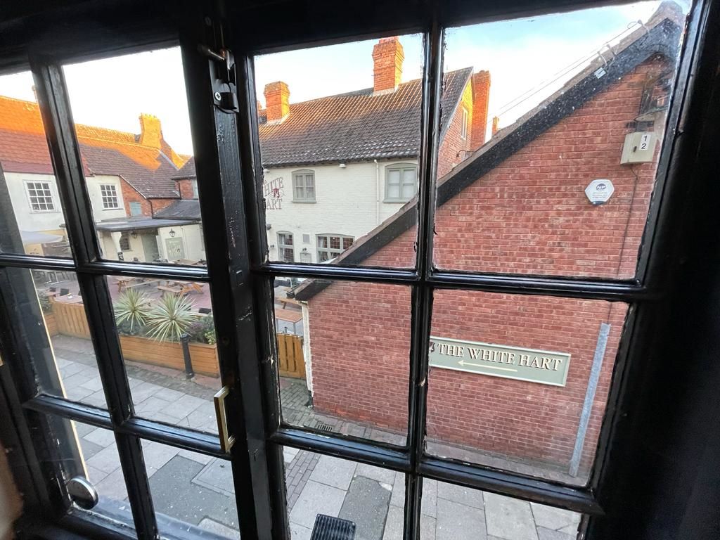 3 White Hart Yard, Newark, Nottinghamshire, NG24 1DX