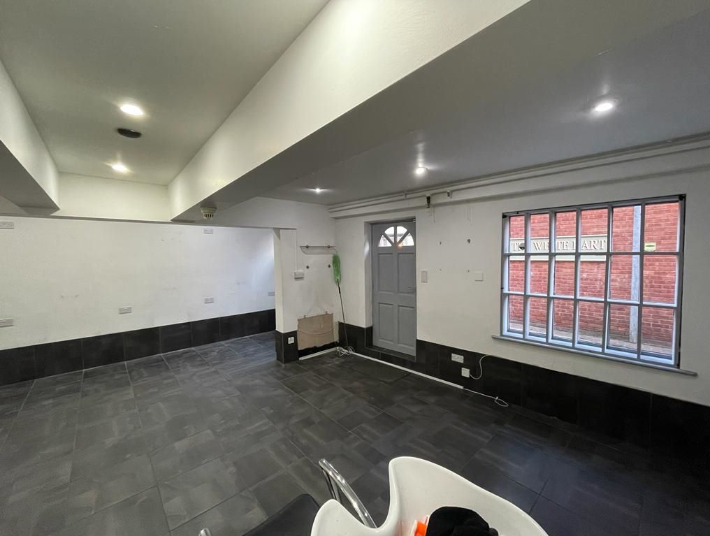 3 White Hart Yard, Newark, Nottinghamshire, NG24 1DX