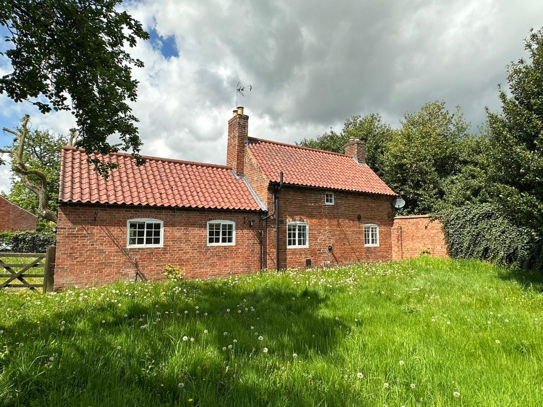 Myrtle House, Low Road, Besthorpe, Newark, Nottinghamshire, NG23 7HJ