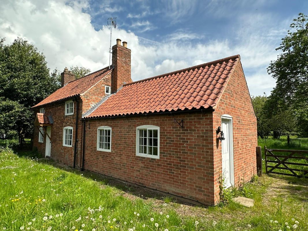 Myrtle House, Low Road, Besthorpe, Newark, Nottinghamshire, NG23 7HJ