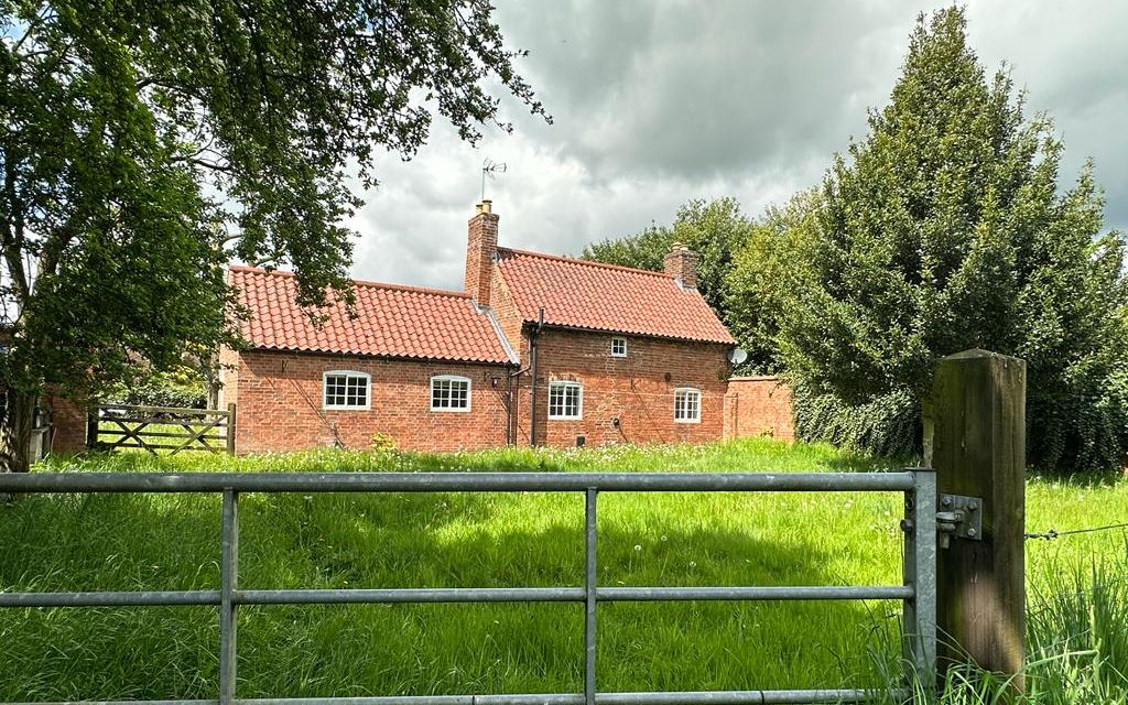 Myrtle House, Low Road, Besthorpe, Newark, Nottinghamshire, NG23 7HJ