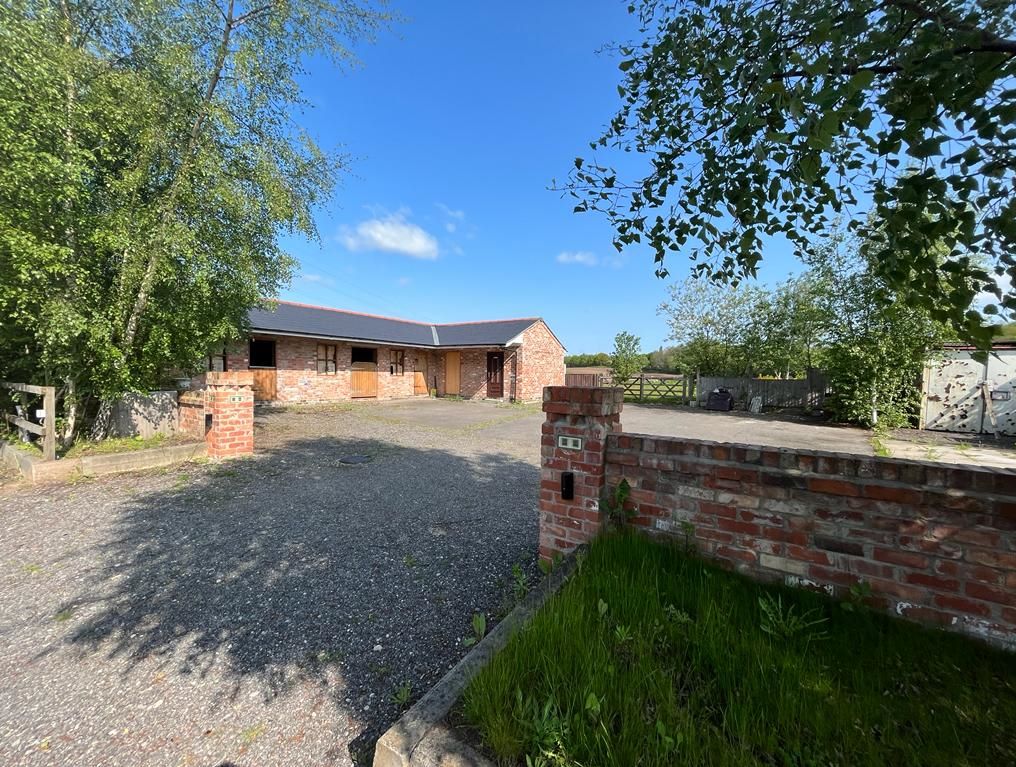 Land and Stables off Mansfield Road, Papplewick, Nottingham, NG15 8FL