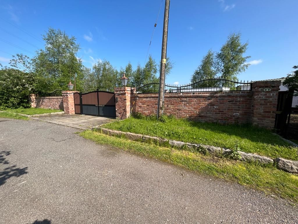 Land and Stables off Mansfield Road, Papplewick, Nottingham, NG15 8FL