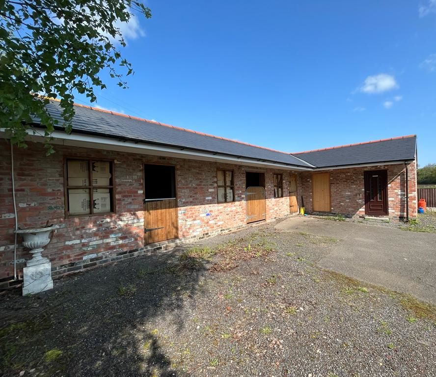 Land and Stables off Mansfield Road, Papplewick, Nottingham, NG15 8FL