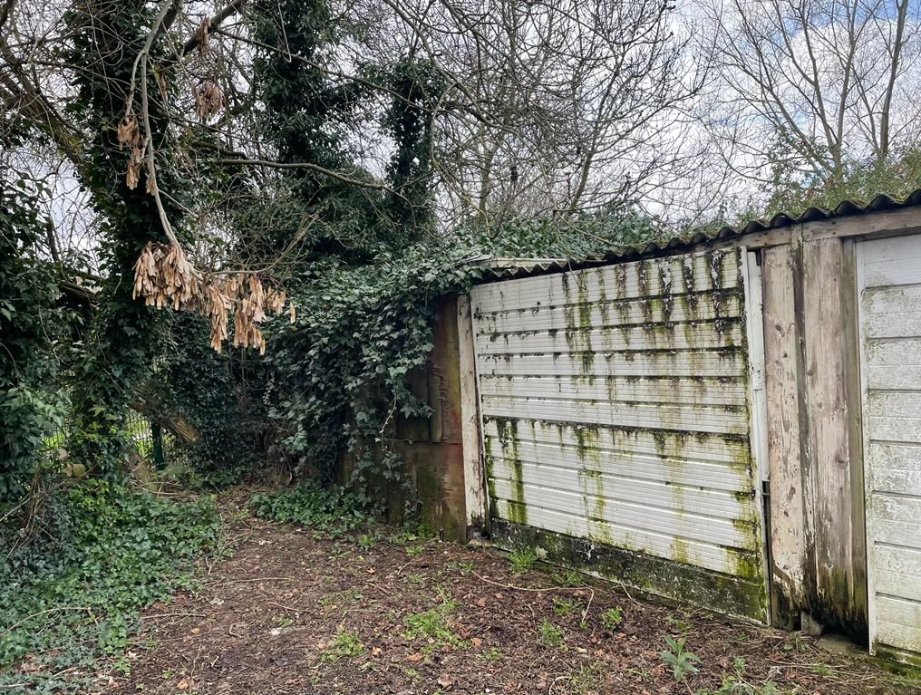 1 Commodore Gardens, Nottingham, NG8 5DZ