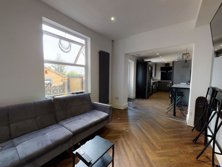 30 Nottingham Road, Nottingham, NG7 7AE