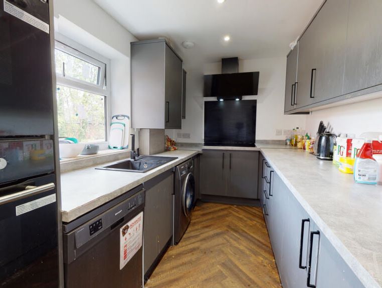 30 Nottingham Road, Nottingham, NG7 7AE