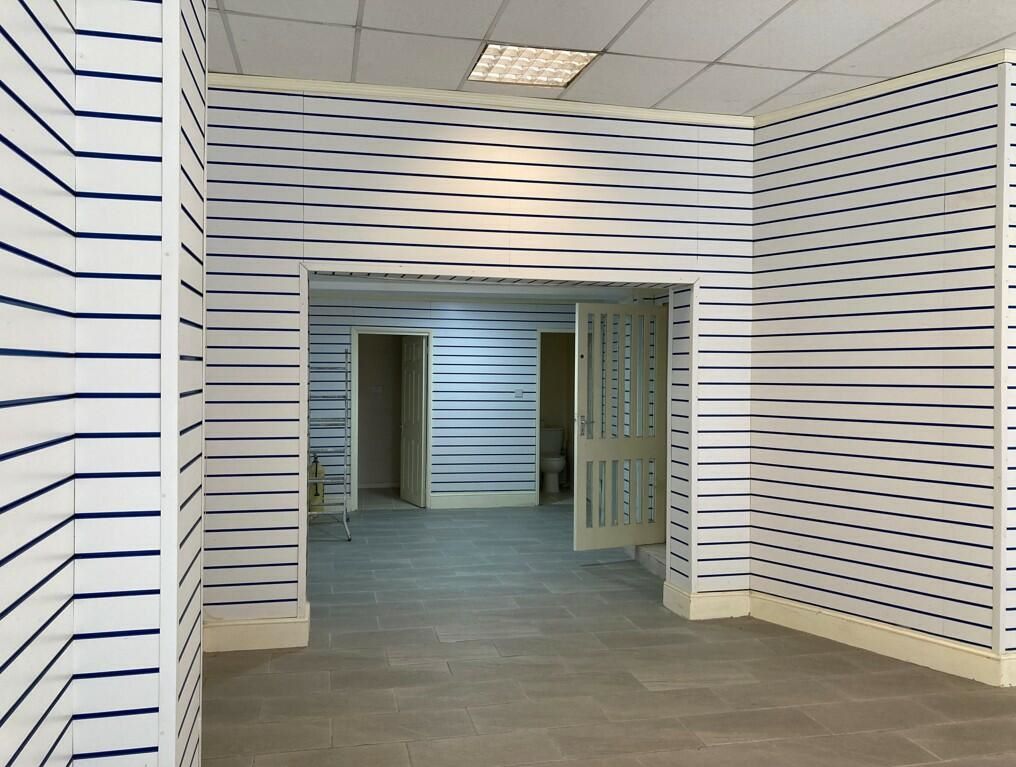 4 x Shops, Kent Street & Freeman Street, Grimsby, DN32 7DH