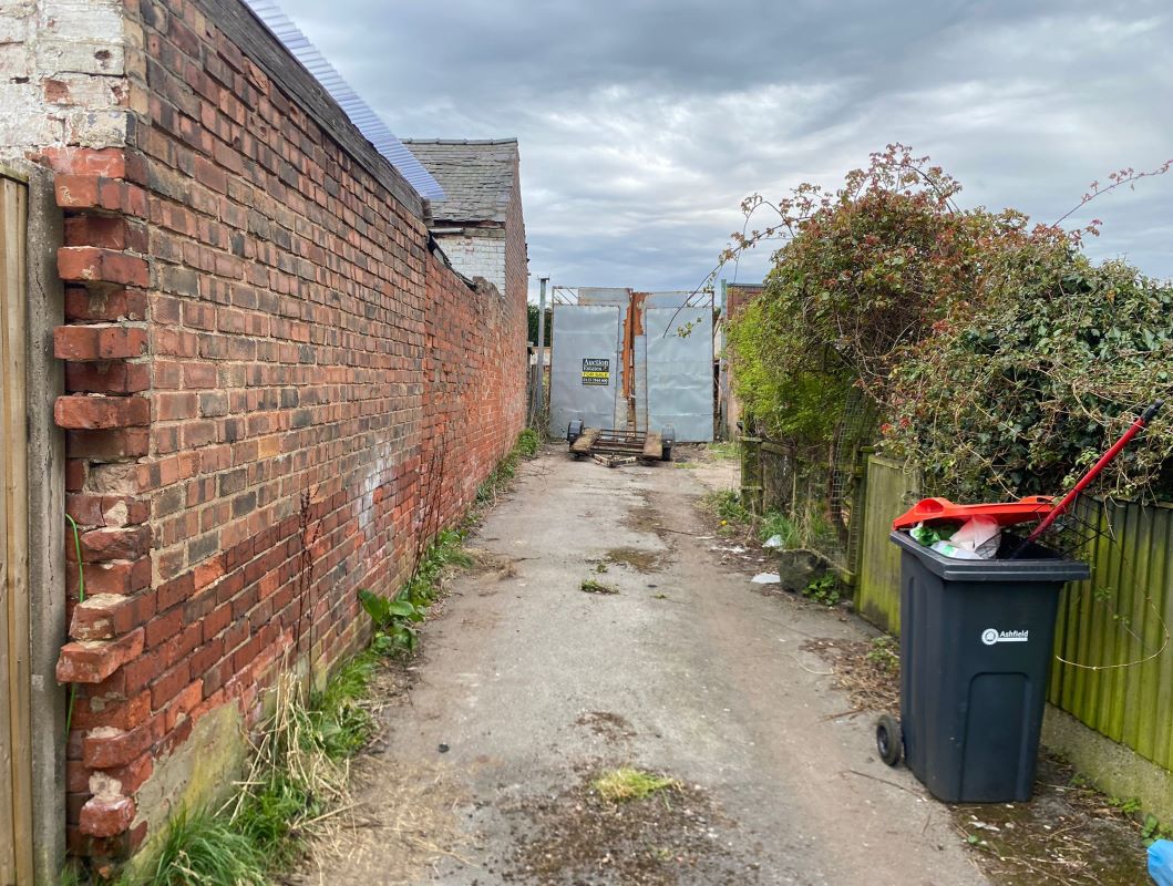 Commercial Yard on Sampson Street, Kirkby-in-Ashfield, Nottingham, NG17 9HT