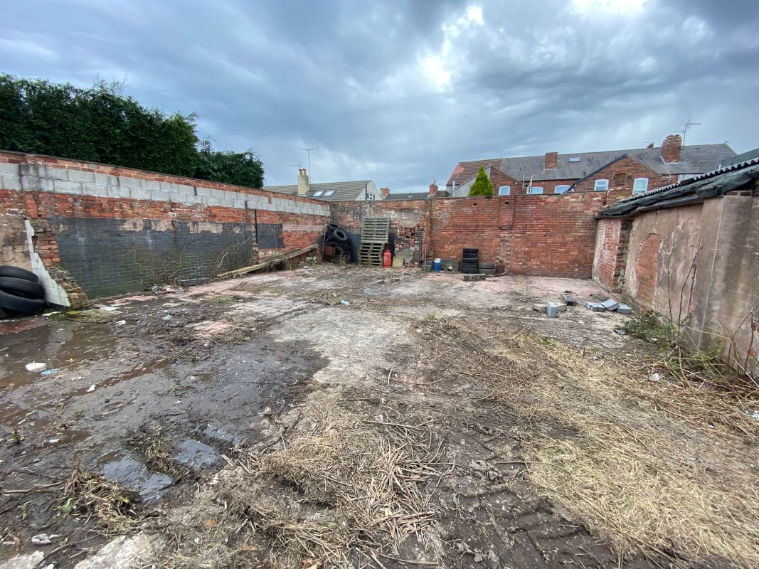 Commercial Yard on Sampson Street, Kirkby-in-Ashfield, Nottingham, NG17 9HT