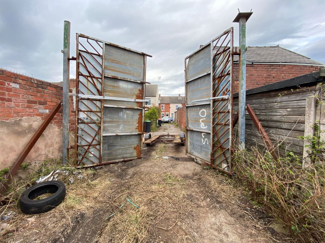Commercial Yard on Sampson Street, Kirkby-in-Ashfield, Nottingham, NG17 9HT