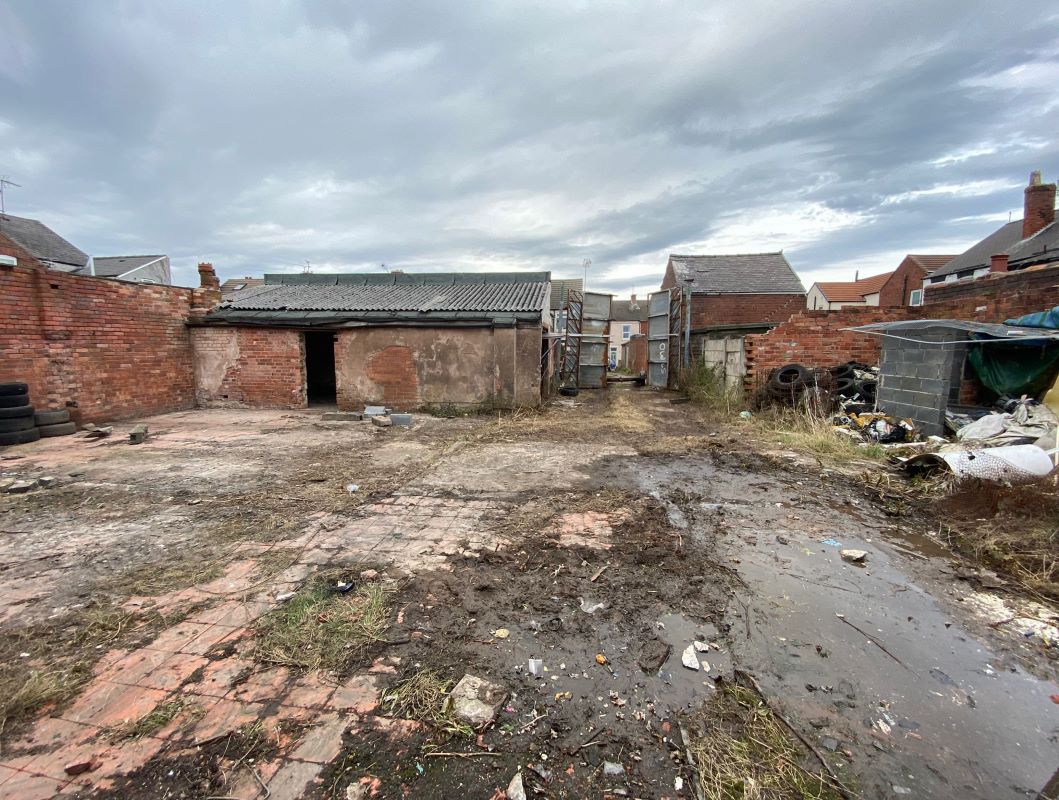 Commercial Yard on Sampson Street, Kirkby-in-Ashfield, Nottingham, NG17 9HT