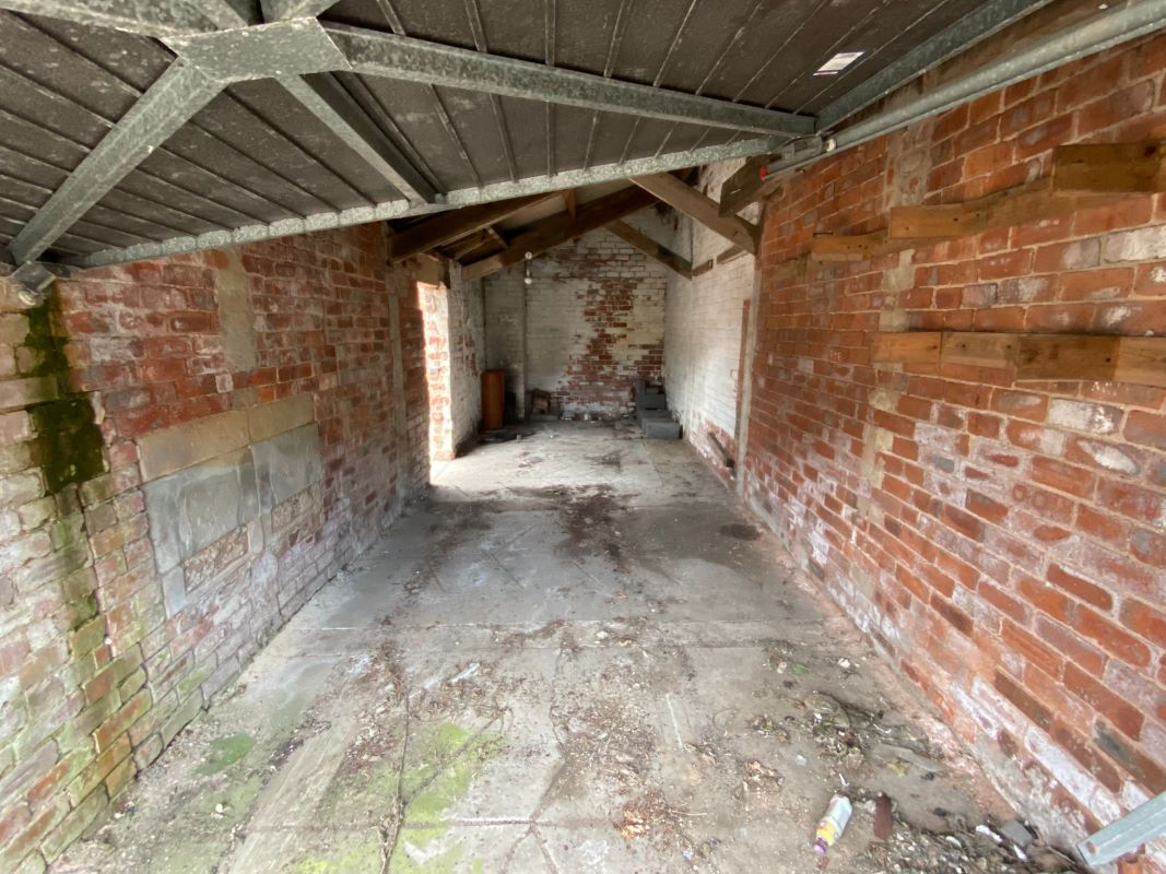 Commercial Yard on Sampson Street, Kirkby-in-Ashfield, Nottingham, NG17 9HT