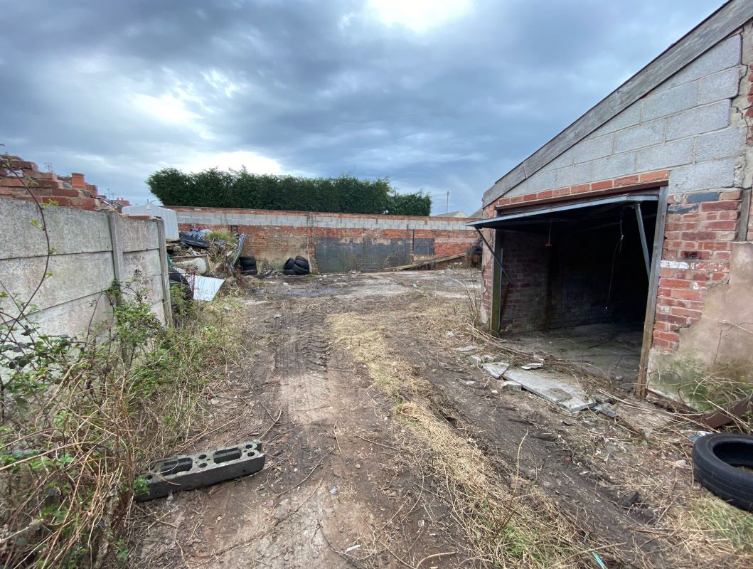 Commercial Yard on Sampson Street, Kirkby-in-Ashfield, Nottingham, NG17 9HT