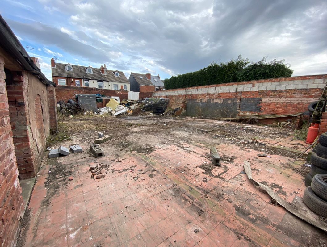 Commercial Yard on Sampson Street, Kirkby-in-Ashfield, Nottingham, NG17 9HT