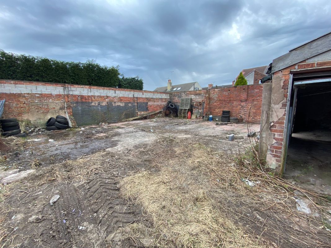 Commercial Yard on Sampson Street, Kirkby-in-Ashfield, Nottingham, NG17 9HT