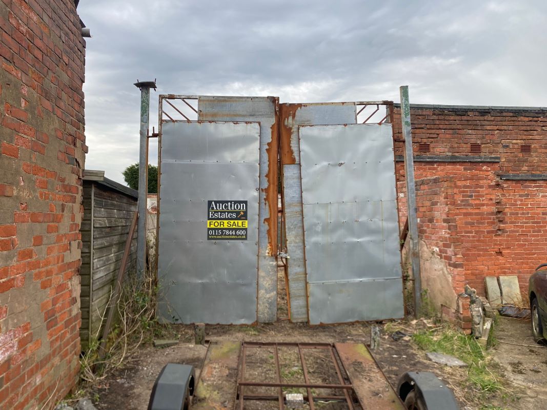 Commercial Yard on Sampson Street, Kirkby-in-Ashfield, Nottingham, NG17 9HT