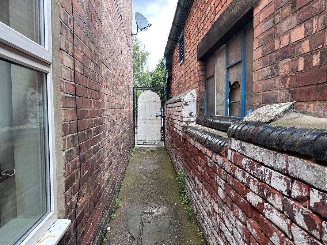 12 High Church Street, Nottingham, NG7 7JP