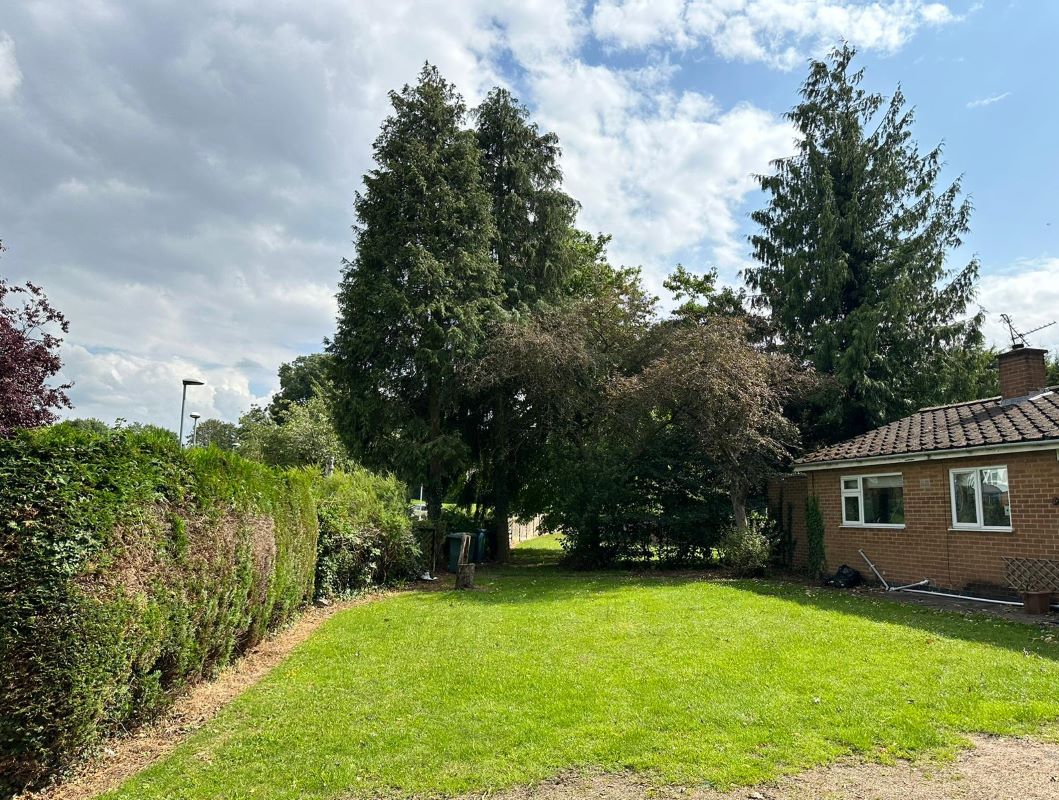 Bungalow off Lincoln Grove, Radcliffe on Trent, Nottingham, NG12 2FR