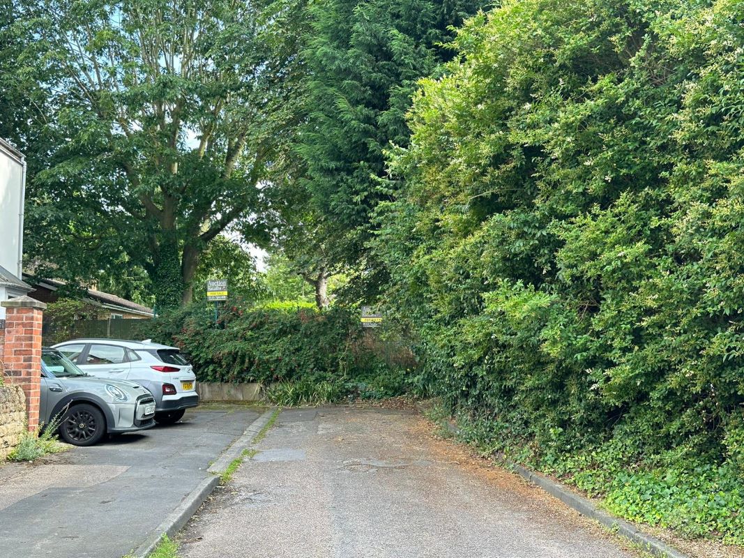 Bungalow off Lincoln Grove, Radcliffe on Trent, Nottingham, NG12 2FR