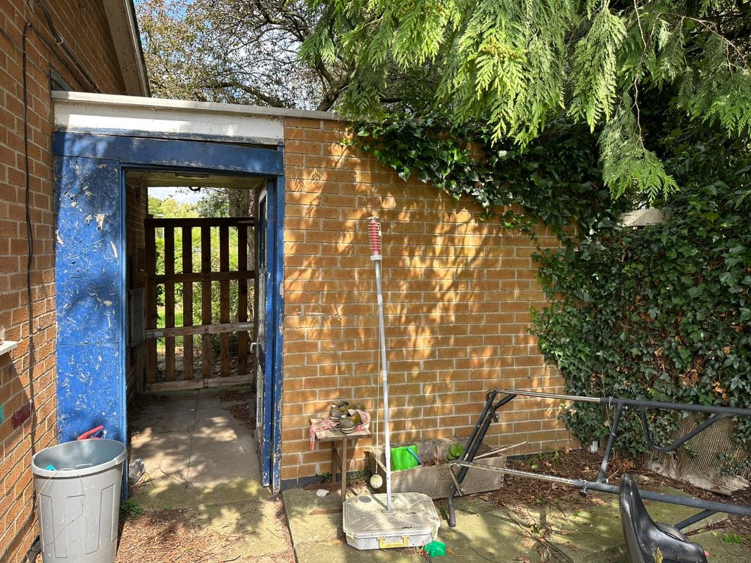 Bungalow off Lincoln Grove, Radcliffe on Trent, Nottingham, NG12 2FR