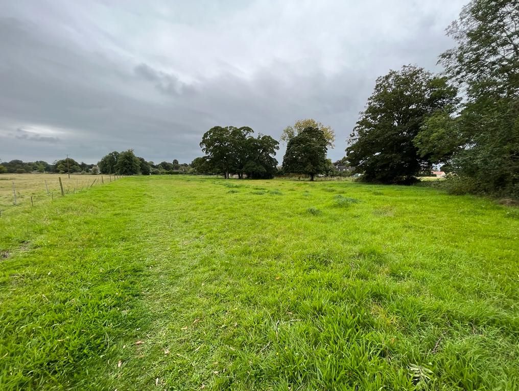Little Jim's Paddock, Village Road, Down Ampney, Gloucestershire, GL7 5QW