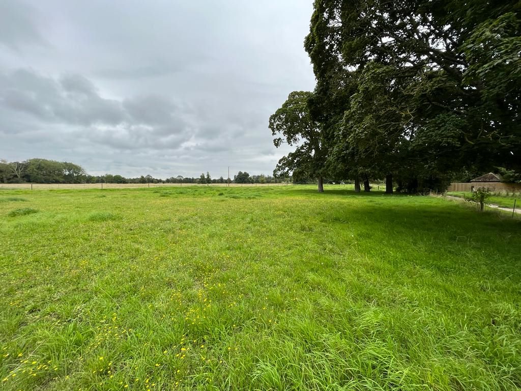 Little Jim's Paddock, Village Road, Down Ampney, Gloucestershire, GL7 5QW