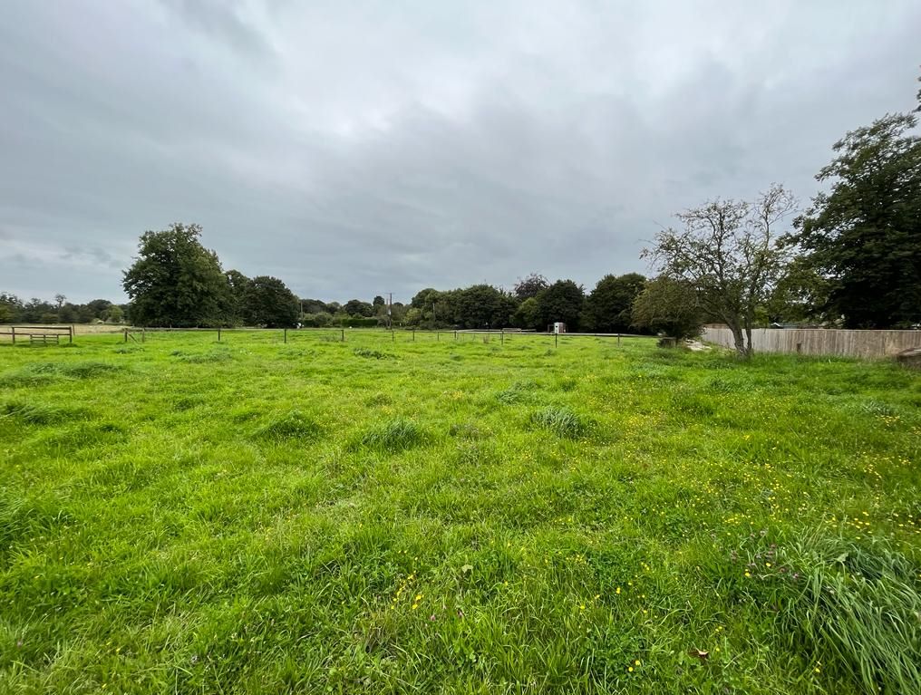 Little Jim's Paddock, Village Road, Down Ampney, Gloucestershire, GL7 5QW