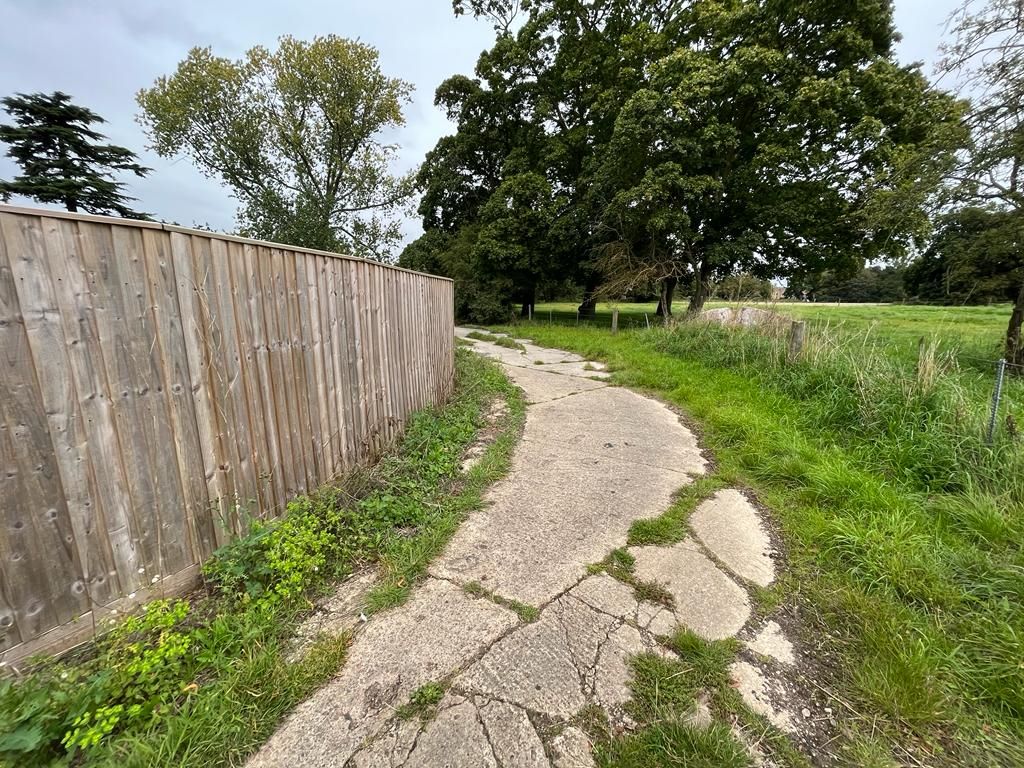 Jim's Paddock, Village Road, Down Ampney, Gloucestershire, GL7 5QW