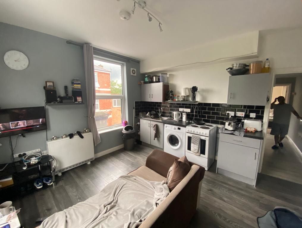 Lot 72 Hartley Road, Radford, Nottingham, NG7 3AD Auction Lot £