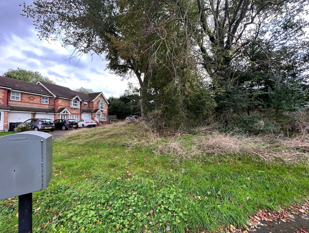 0.61 Acres of Land off Wych Elm Road, Oadby, Leicestershire, LE2 4EF