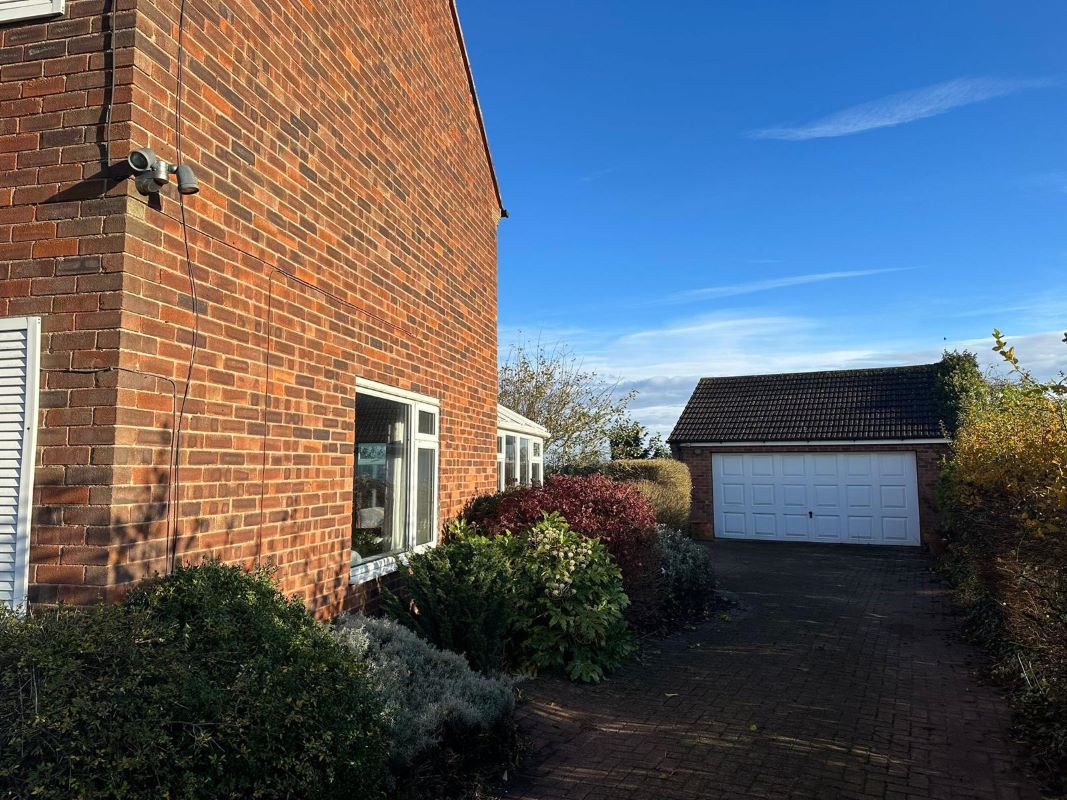 Springfield Lodge, Fiskerton Road, Rolleston, Newark, Nottinghamshire, NG23 5SH