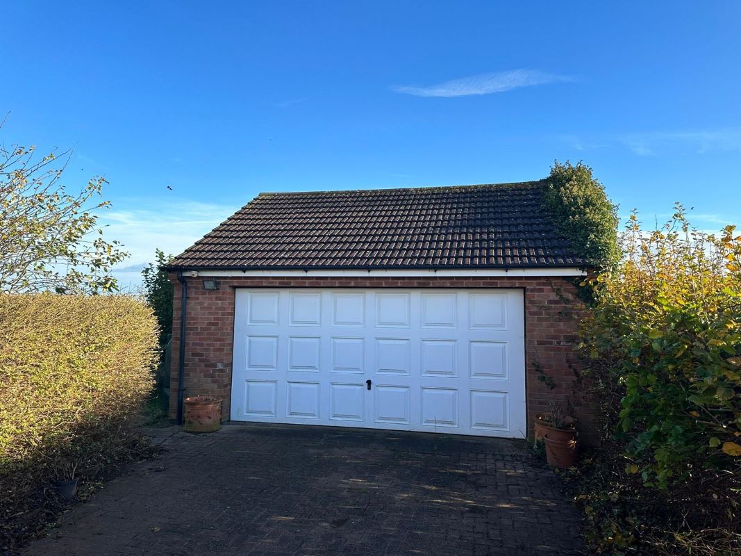 Springfield Lodge, Fiskerton Road, Rolleston, Newark, Nottinghamshire, NG23 5SH